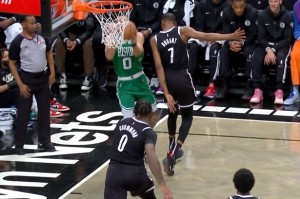 塔图姆全面表现绿军鏖战加时憾负篮网  塔图姆全面表现绿军鏖战加时憾负篮网