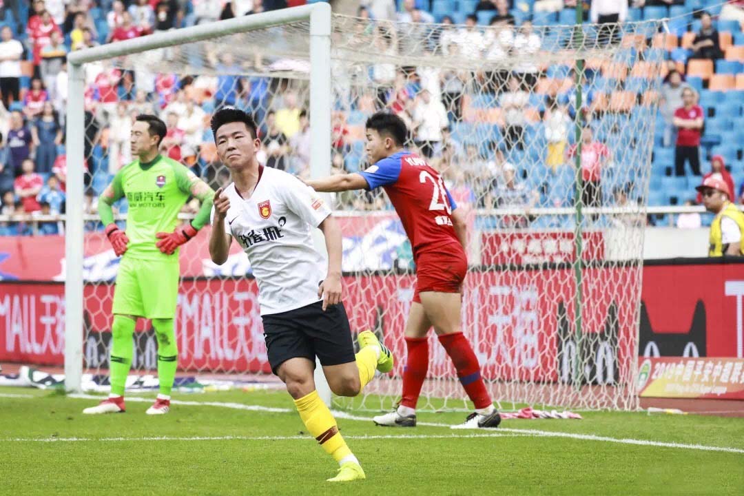  里昂青训小将首秀破门，成最年轻进球者  